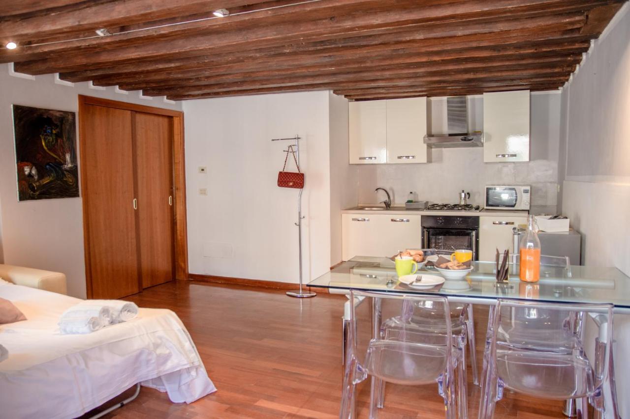 Appartamenti Superior In Via Garibaldi By Bricola Apartments Венеція Екстер'єр фото