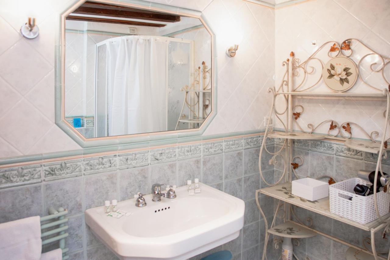 Appartamenti Superior In Via Garibaldi By Bricola Apartments Венеція Екстер'єр фото