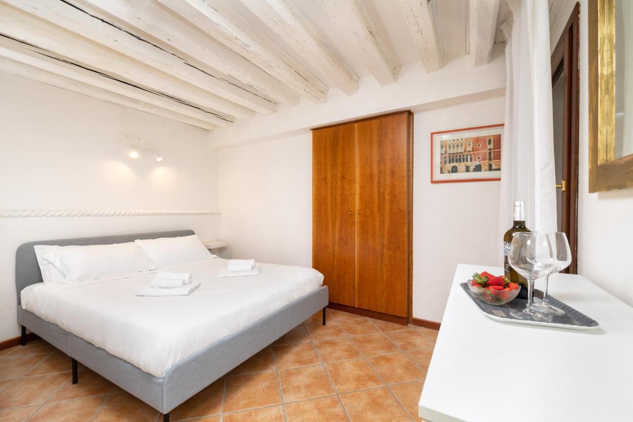 Appartamenti Superior In Via Garibaldi By Bricola Apartments Венеція Екстер'єр фото